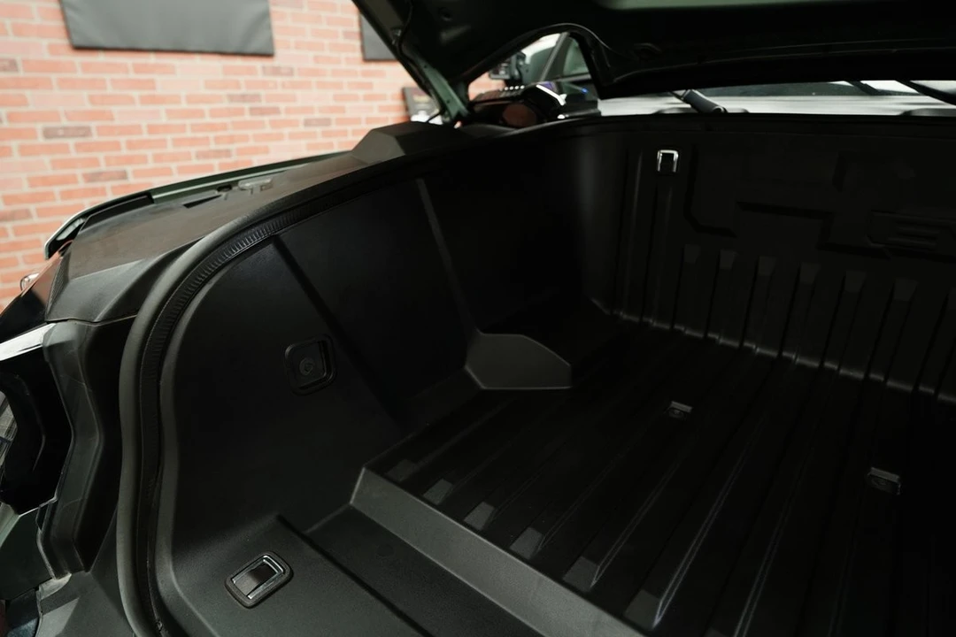 2024 GMC Hummer EV - Image 23 of 31