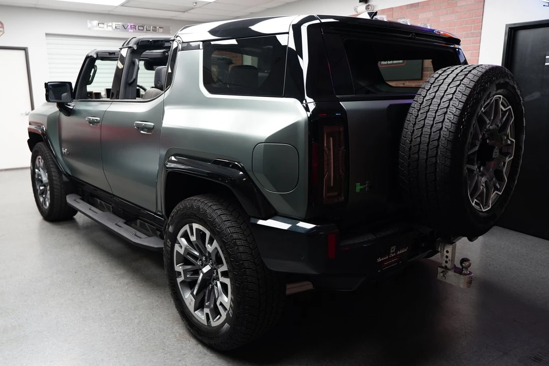 2024 GMC Hummer EV - Image 14 of 31