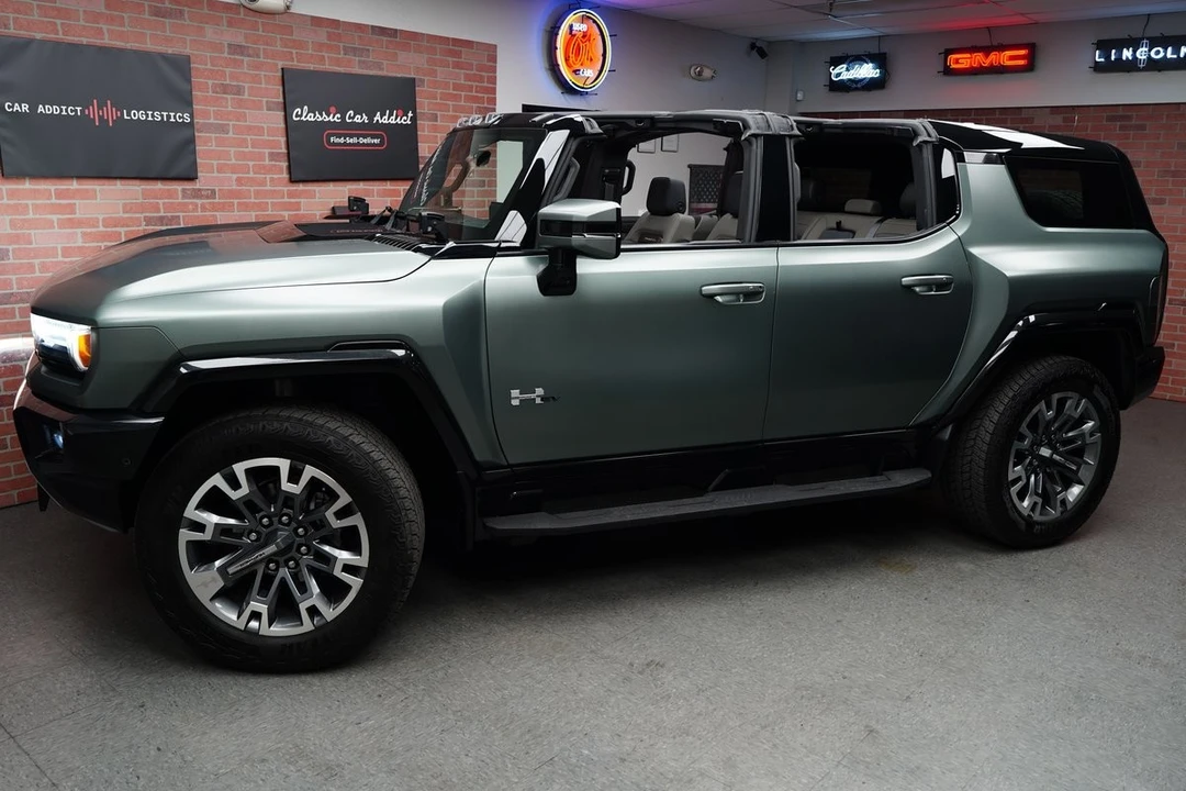 2024 GMC Hummer EV - Image 11 of 21