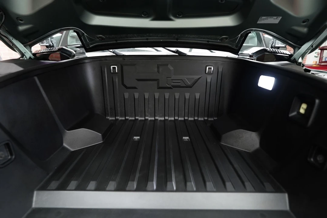 2024 GMC Hummer EV - Image 21 of 21