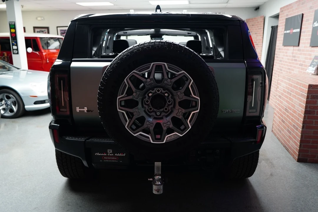 2024 GMC Hummer EV - Image 15 of 31