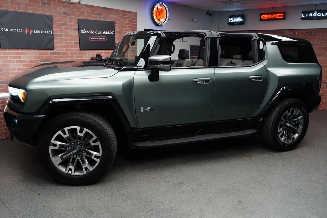 2024 GMC Hummer EV - Image 11 of 31
