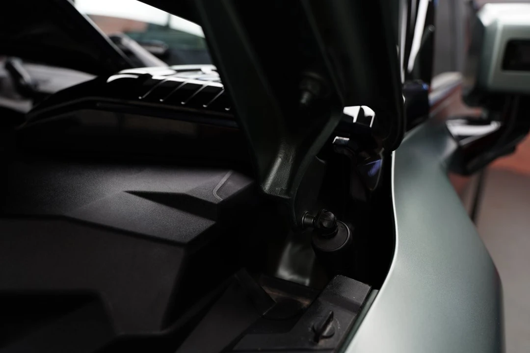 2024 GMC Hummer EV - Image 27 of 31