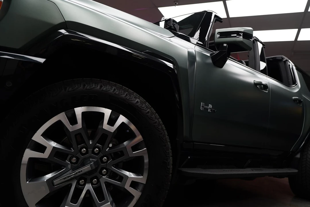 2024 GMC Hummer EV - Image 12 of 21