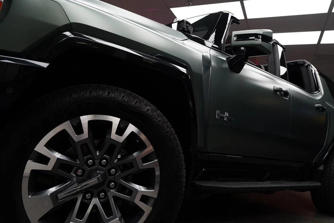 2024 GMC Hummer EV - Image 12 of 21