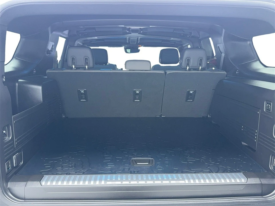 2024 GMC Hummer EV - Image 12 of 12