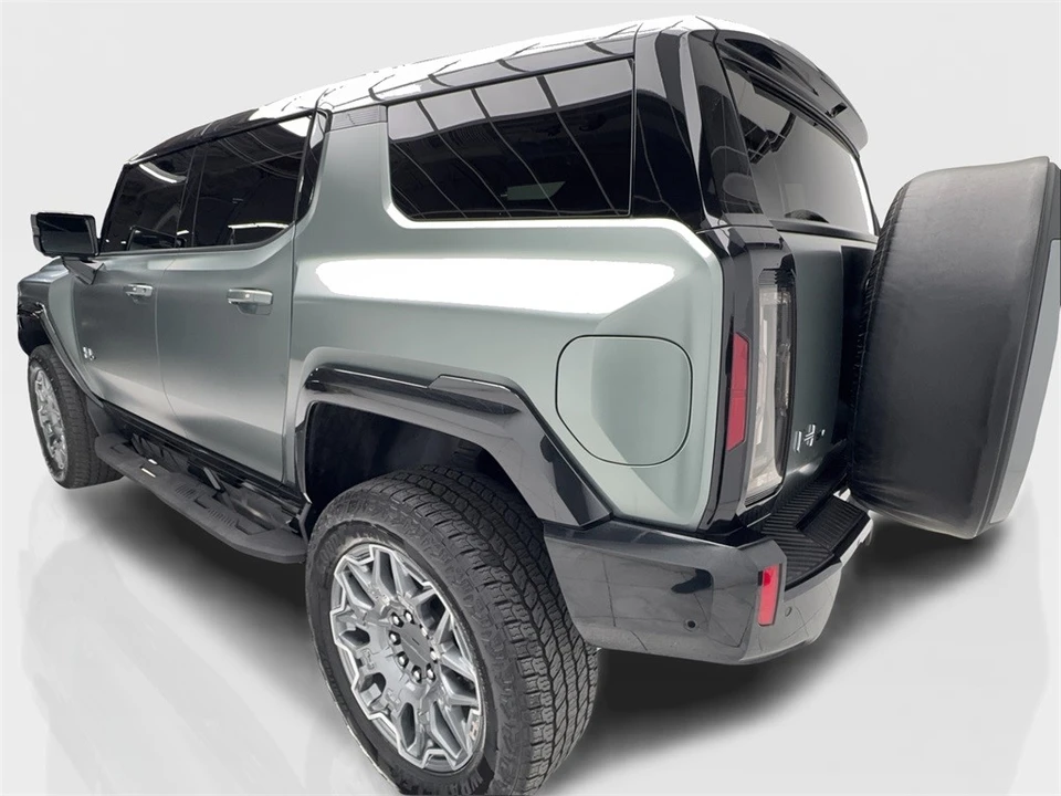 2024 GMC Hummer EV - Image 10 of 12