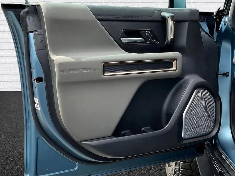 2024 GMC Hummer EV - Image 18 of 20