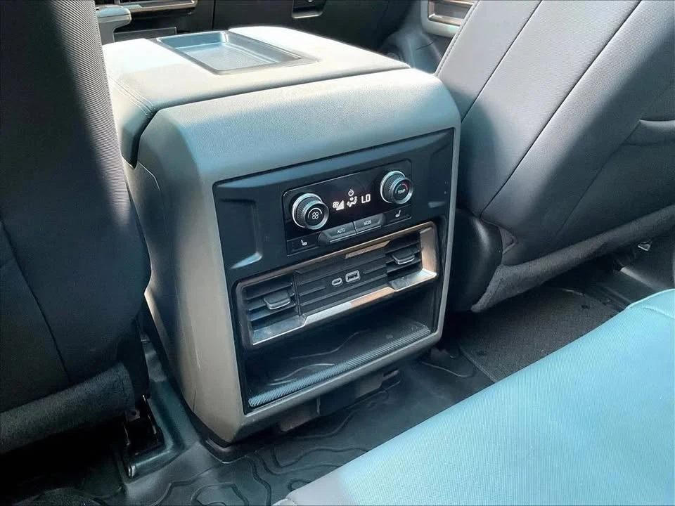 2024 GMC Hummer EV - Image 10 of 20
