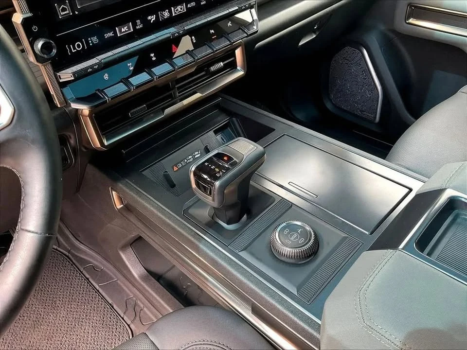 2024 GMC Hummer EV - Image 16 of 20