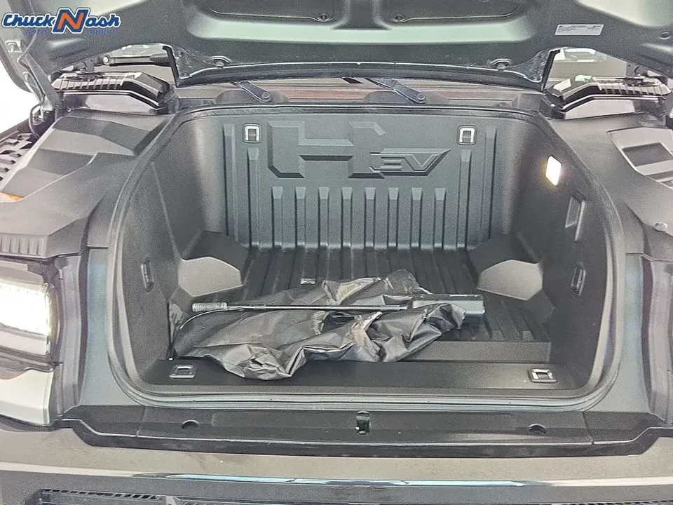 2024 GMC Hummer EV - Image 19 of 20