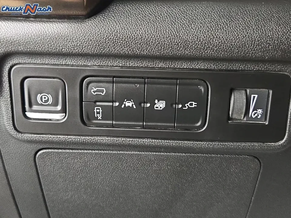 2024 GMC Hummer EV - Image 13 of 20