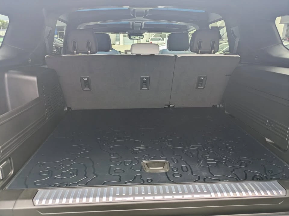 2024 GMC Hummer EV - Image 11 of 12