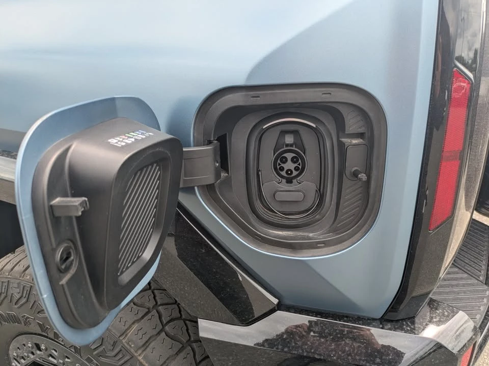 2024 GMC Hummer EV - Image 9 of 12
