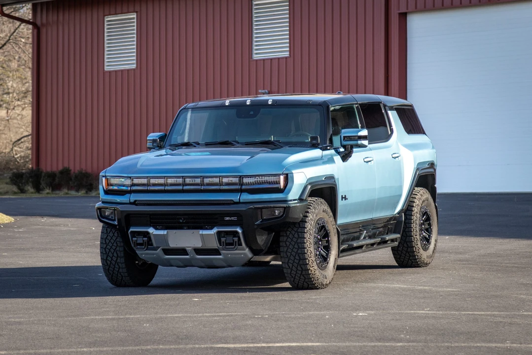 2024 GMC Hummer EV - Image 2 of 31