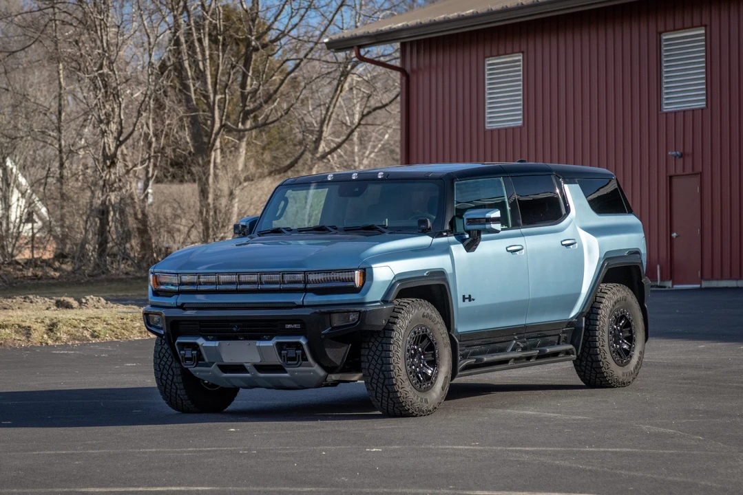 2024 GMC Hummer EV - Image 4 of 31