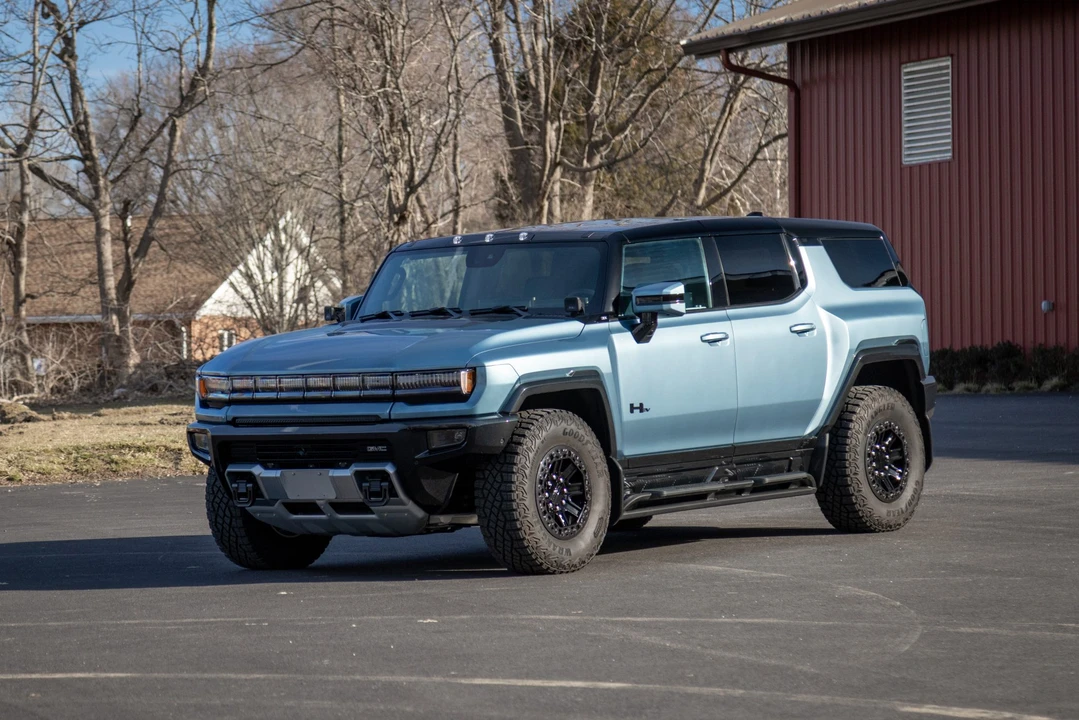 2024 GMC Hummer EV - Image 5 of 31