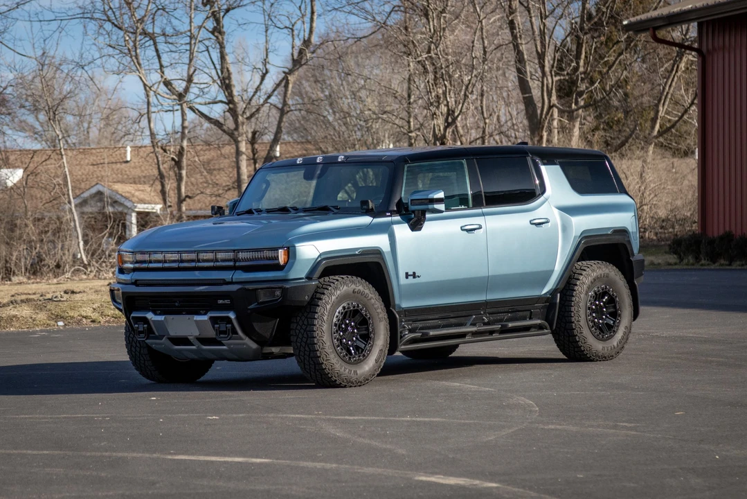 2024 GMC Hummer EV - Image 6 of 31