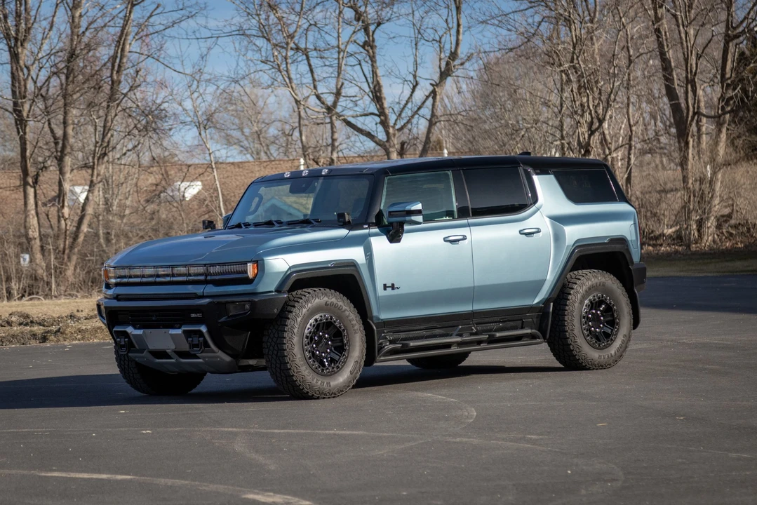 2024 GMC Hummer EV - Image 7 of 31