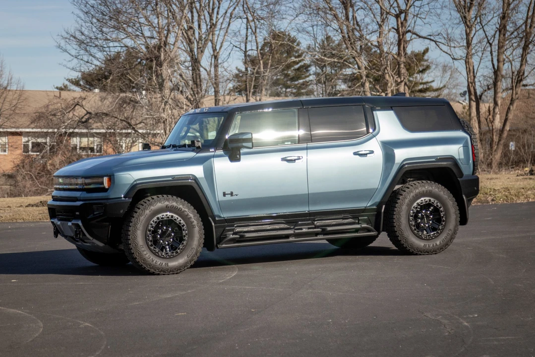 2024 GMC Hummer EV - Image 11 of 31