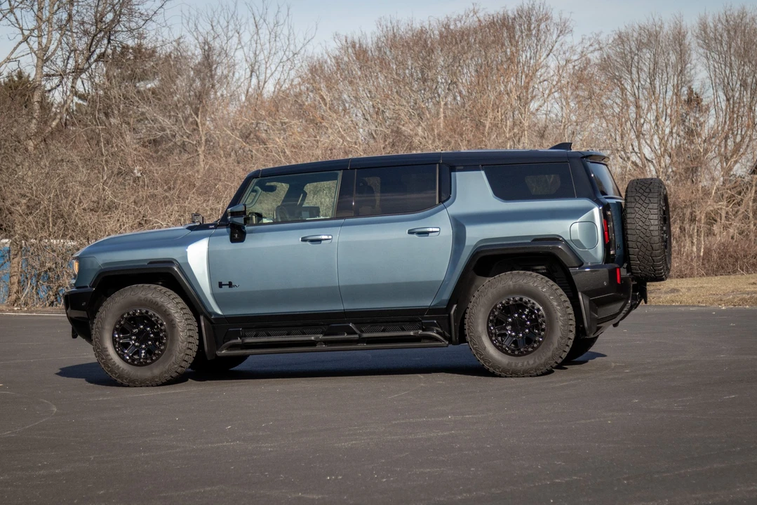 2024 GMC Hummer EV - Image 16 of 31