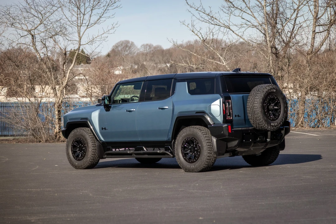 2024 GMC Hummer EV - Image 20 of 31
