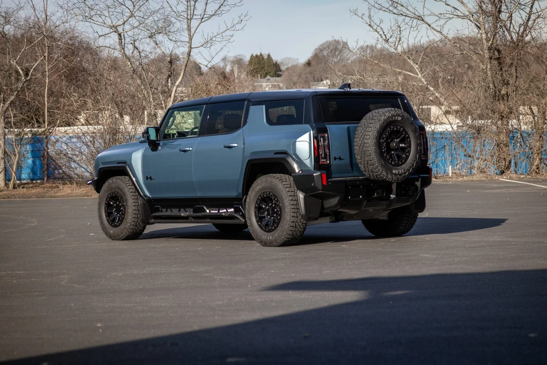 2024 GMC Hummer EV - Image 21 of 31