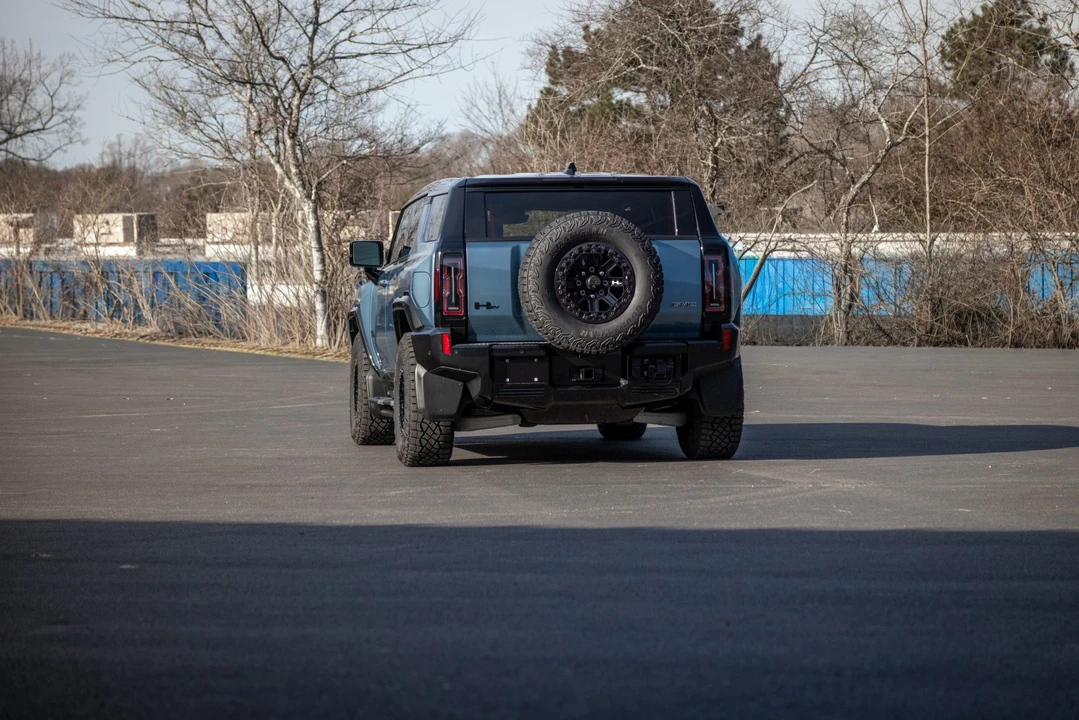 2024 GMC Hummer EV - Image 26 of 31