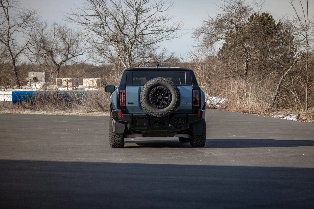 2024 GMC Hummer EV - Image 29 of 31