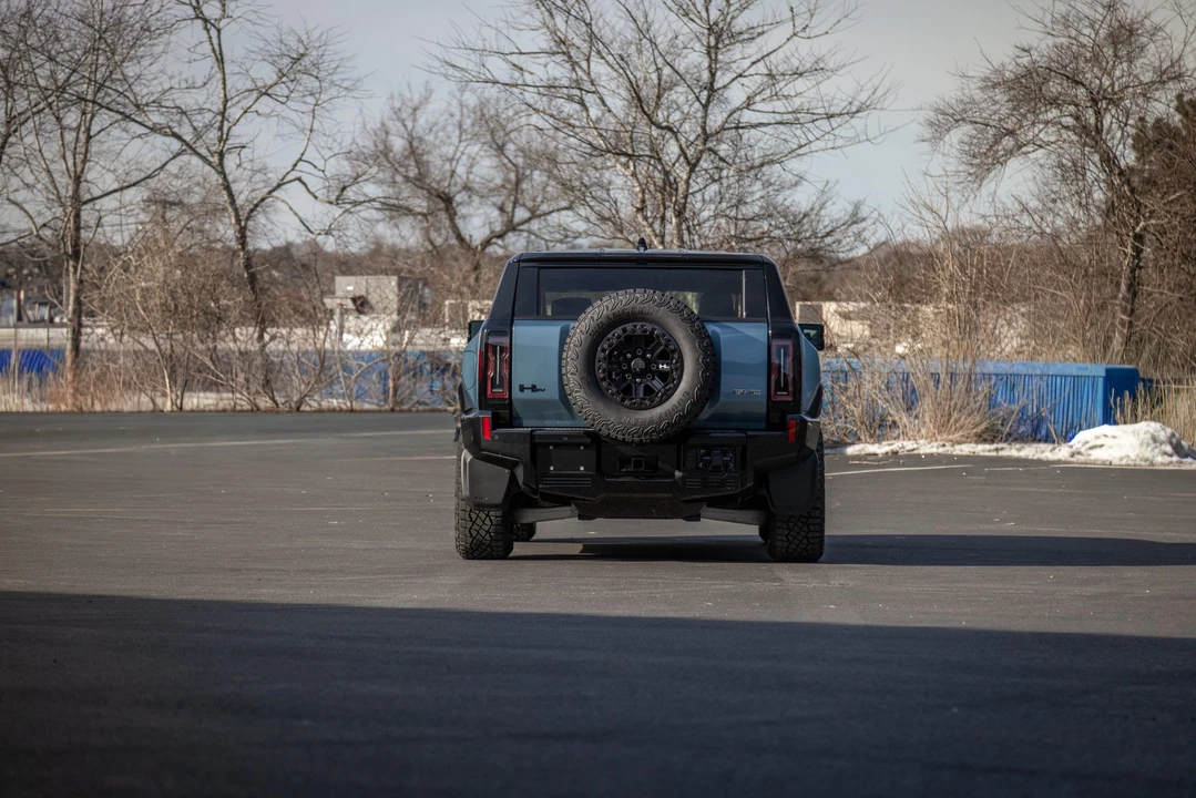 2024 GMC Hummer EV - Image 30 of 31