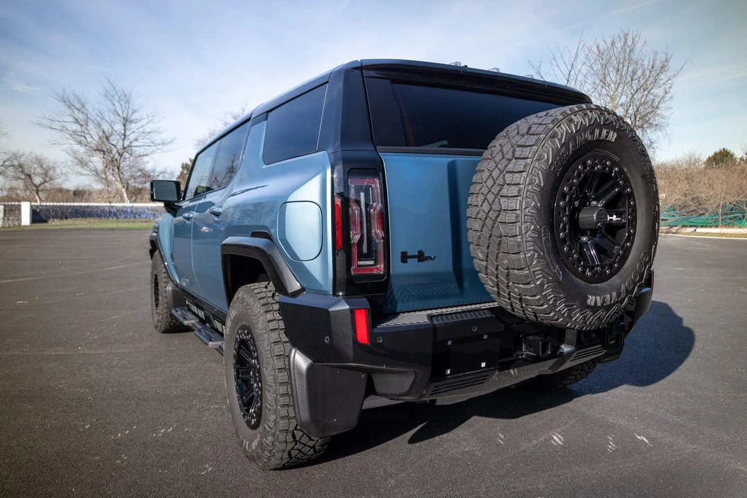 2024 GMC Hummer EV - Image 27 of 31