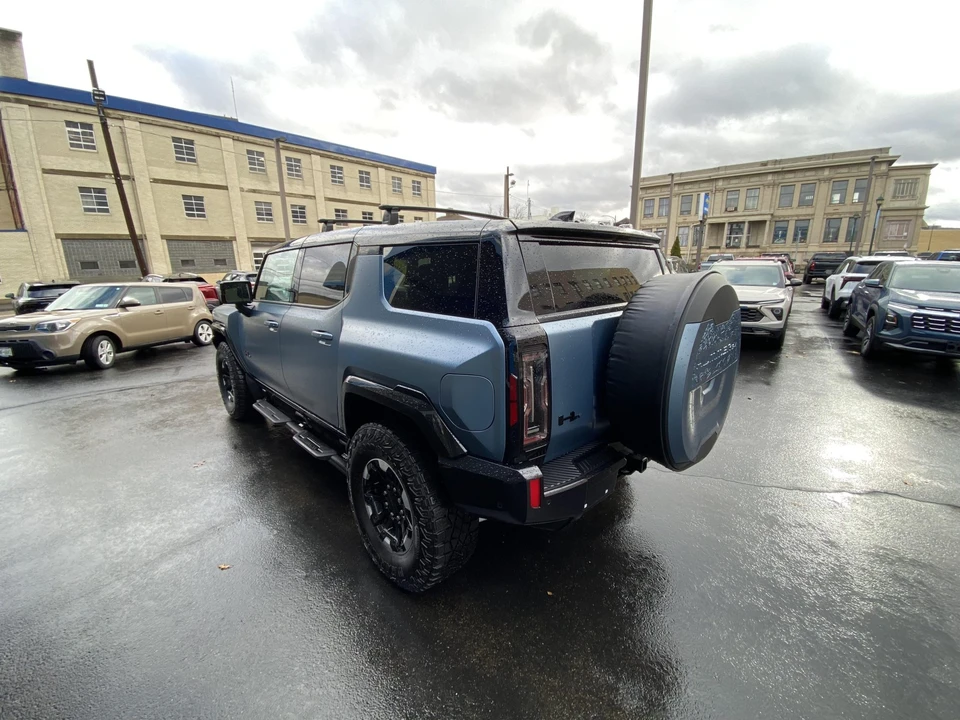 2024 GMC Hummer EV - Image 13 of 31