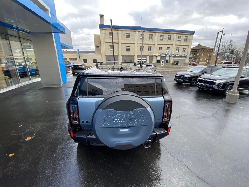 2024 GMC Hummer EV - Image 15 of 31