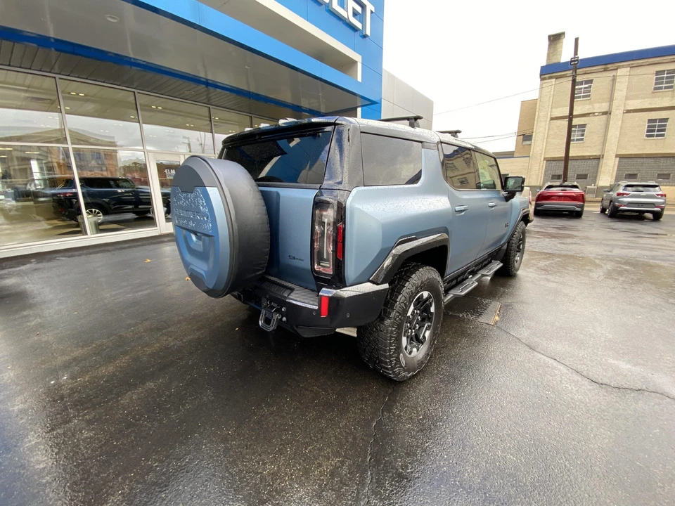 2024 GMC Hummer EV - Image 18 of 31