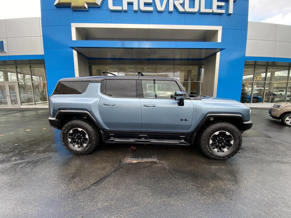2024 GMC Hummer EV - Image 19 of 31