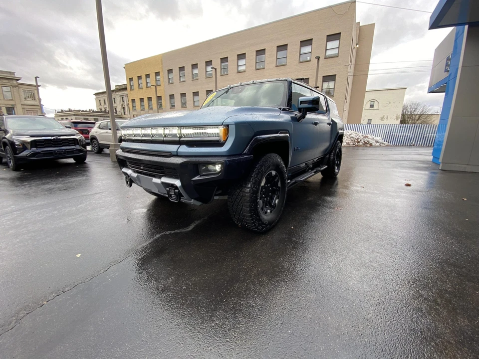 2024 GMC Hummer EV - Image 7 of 31