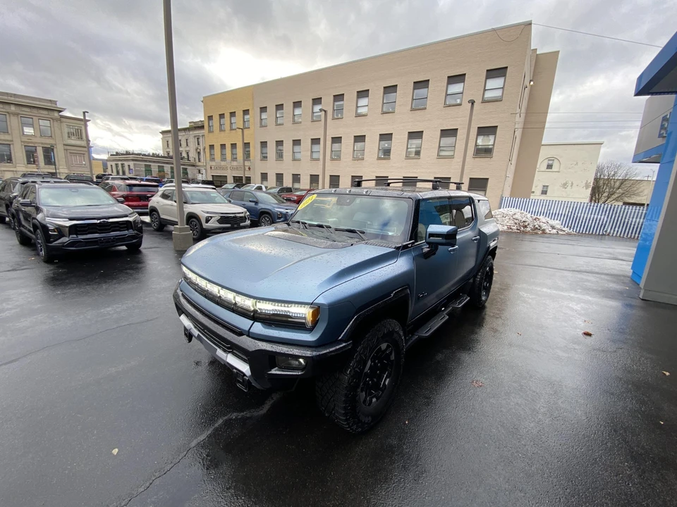 2024 GMC Hummer EV - Image 8 of 31