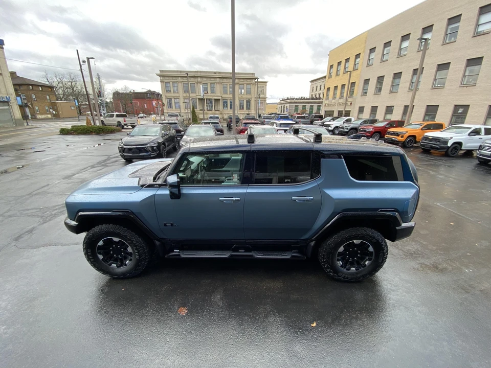 2024 GMC Hummer EV - Image 9 of 31