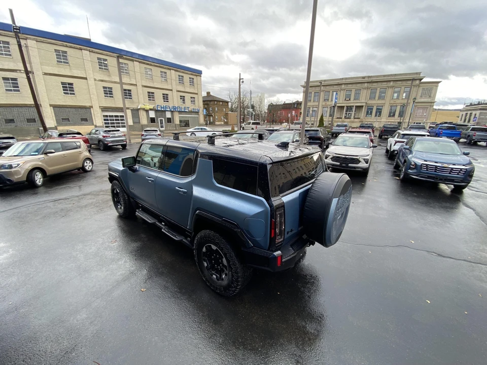 2024 GMC Hummer EV - Image 12 of 31