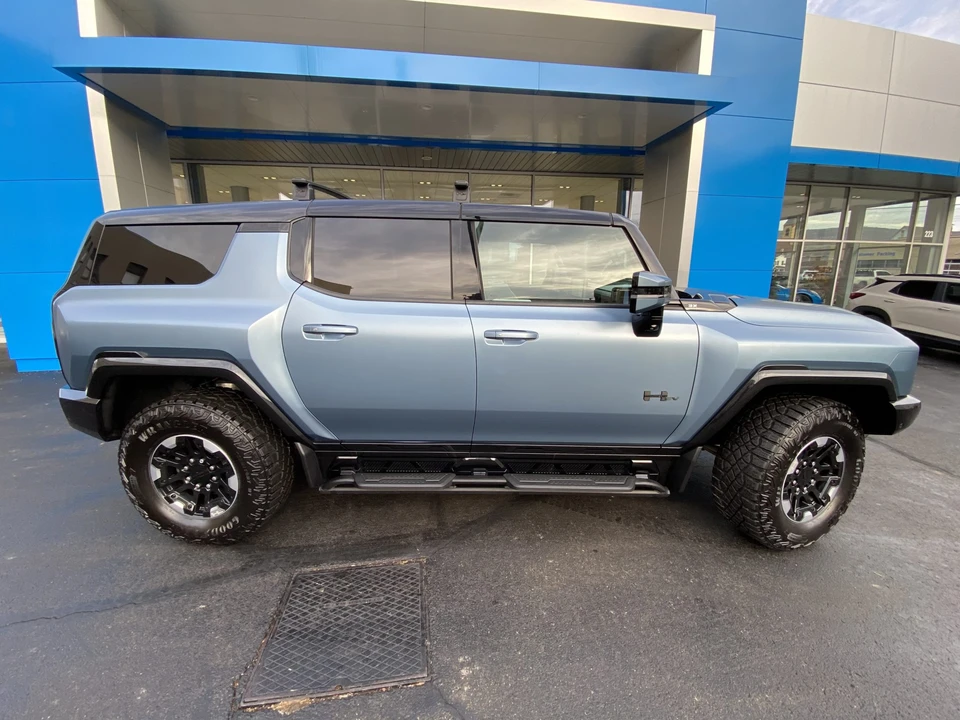 2024 GMC Hummer EV - Image 20 of 31