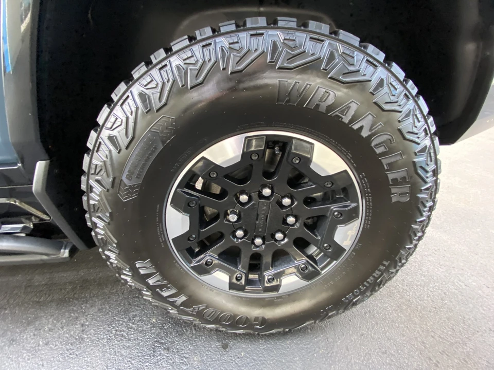 2024 GMC Hummer EV - Image 31 of 31