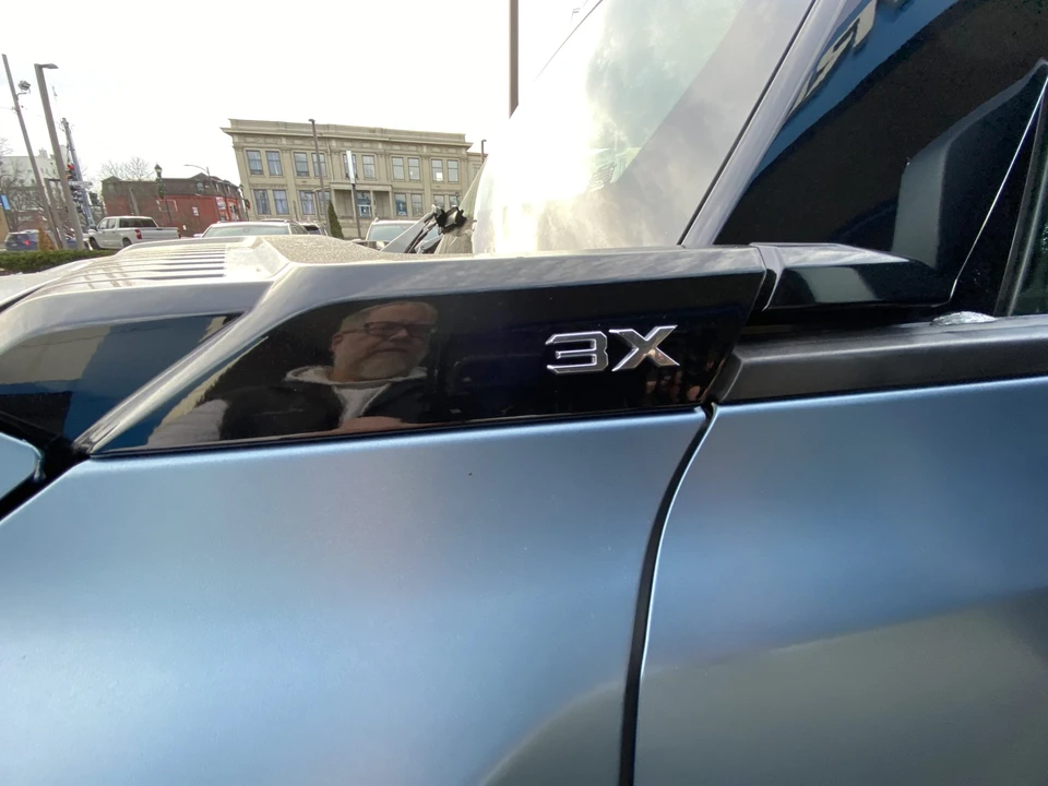 2024 GMC Hummer EV - Image 27 of 31