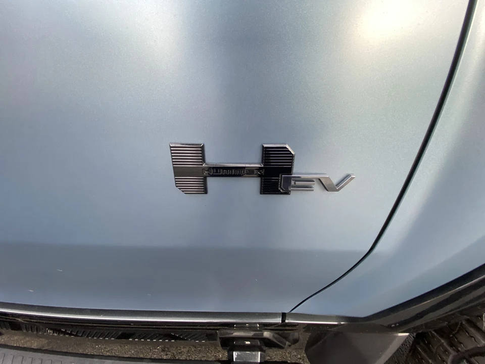 2024 GMC Hummer EV - Image 26 of 31