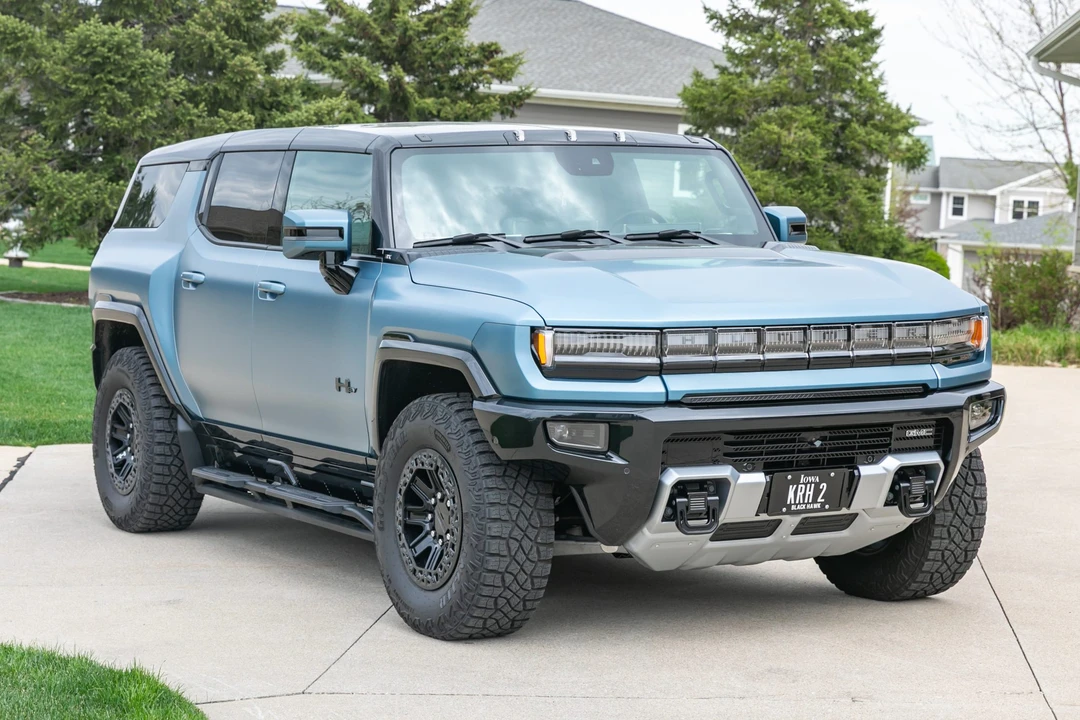 2024 GMC Hummer EV - Image 18 of 31