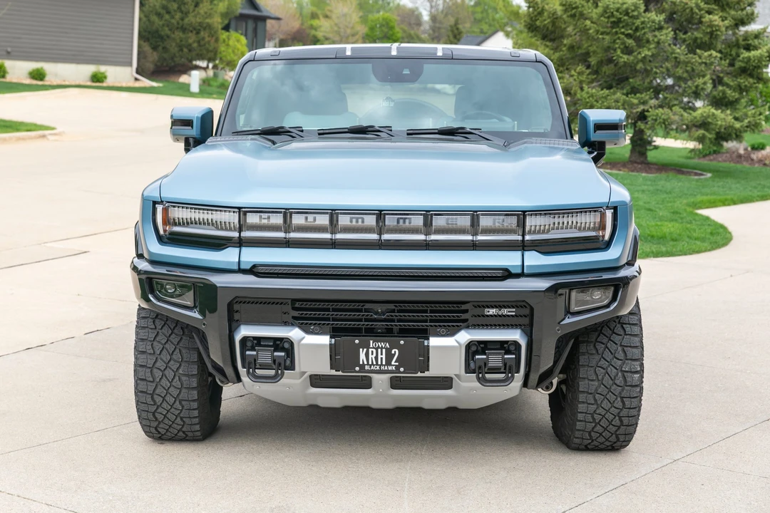 2024 GMC Hummer EV - Image 10 of 31