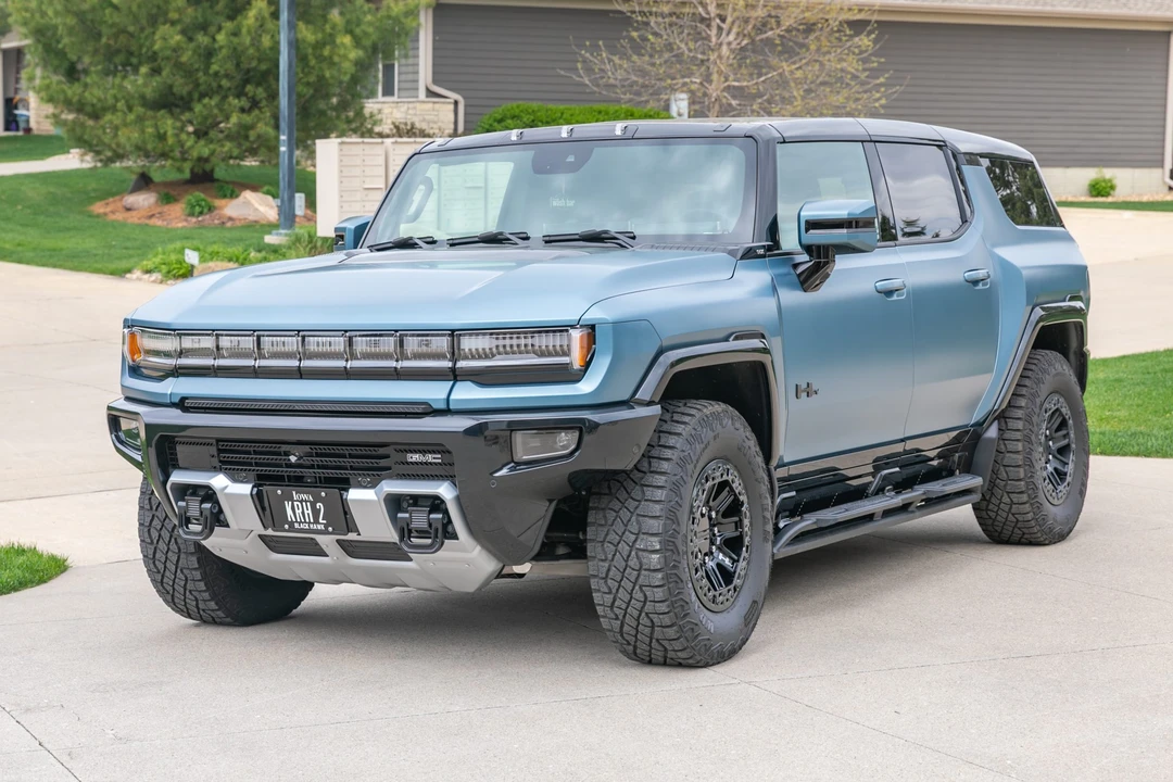 2024 GMC Hummer EV - Image 11 of 31