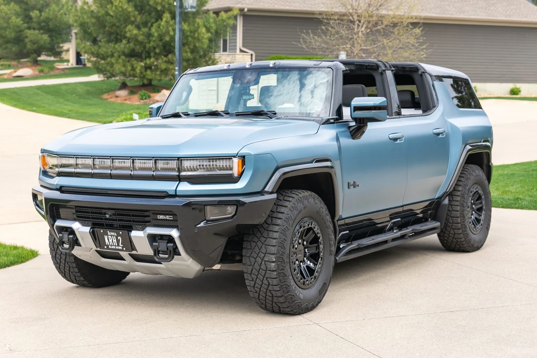 2024 GMC Hummer EV - Image 2 of 31