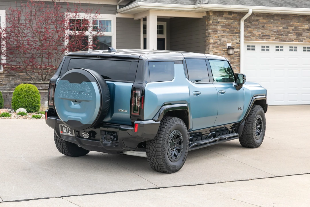 2024 GMC Hummer EV - Image 16 of 31