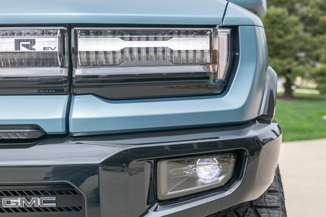2024 GMC Hummer EV - Image 21 of 31