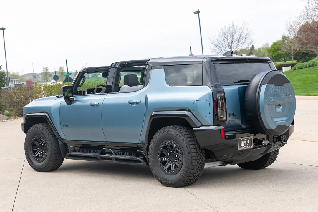 2024 GMC Hummer EV - Image 4 of 31